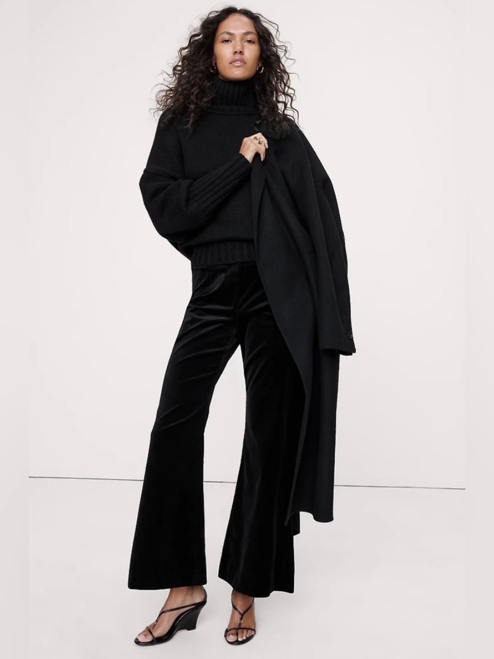 Banana Republic Ramile Mid Rise Flare Velvet Pant. Black. Size 16 New with tags